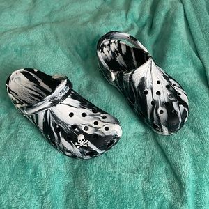 Marbled Crocs size M5/W7